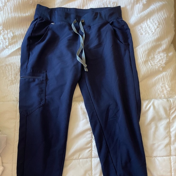 Figs brand!!!! Lightly worn in office/clinic - Picture 1 of 2